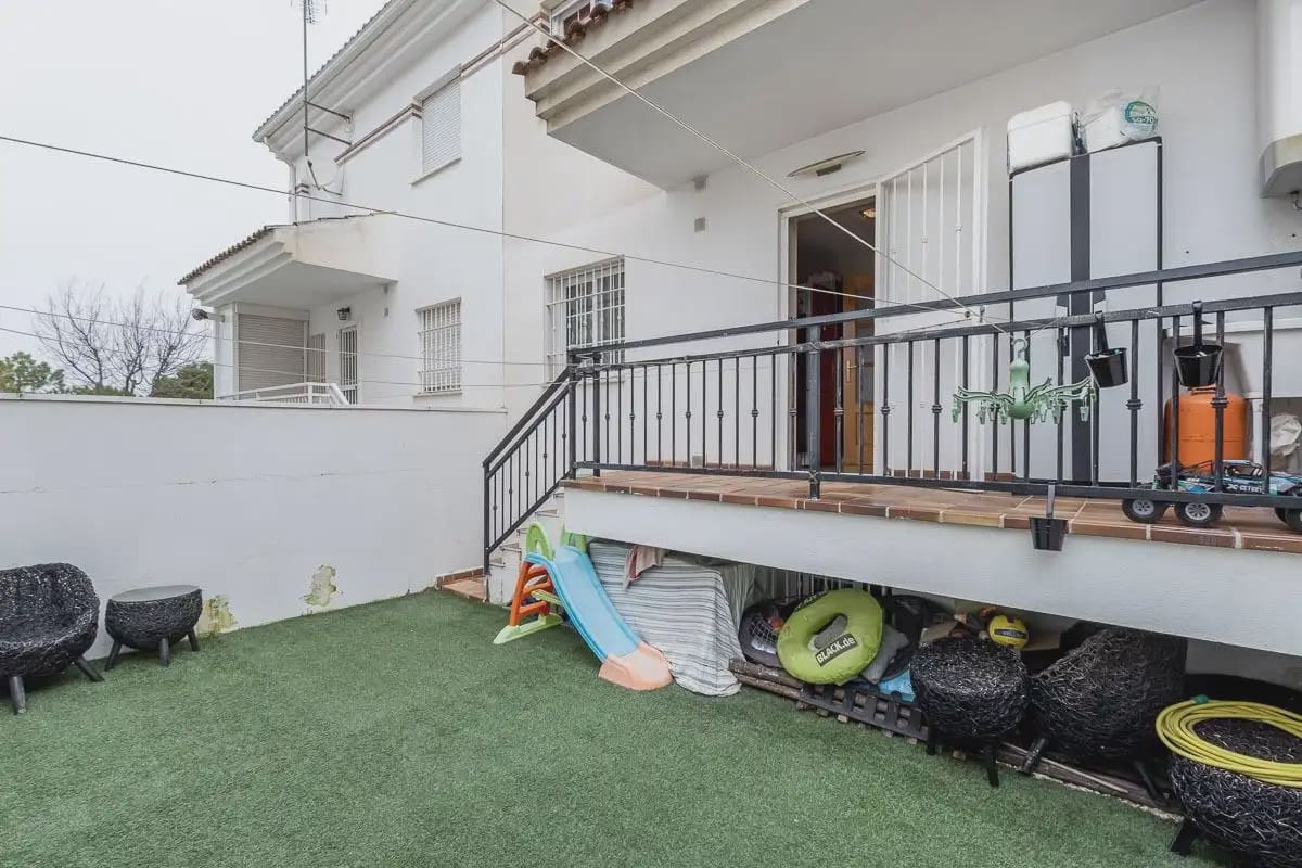 Terraced Villa for sale in Vegas del Genil with garage - € 234,900 (Ref: 9836878)