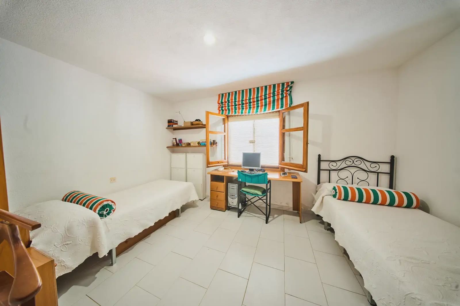 4 chambre Villa/Maison à vendre à Otura avec piscine - 345 000 € (Ref: 9836879)