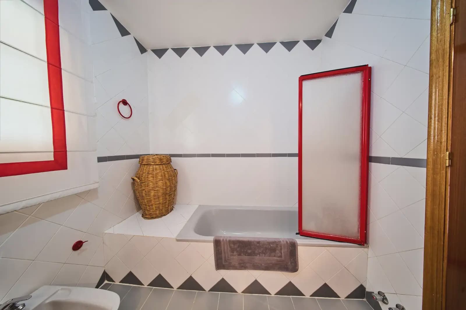 4 chambre Villa/Maison à vendre à Otura avec piscine - 345 000 € (Ref: 9836879)