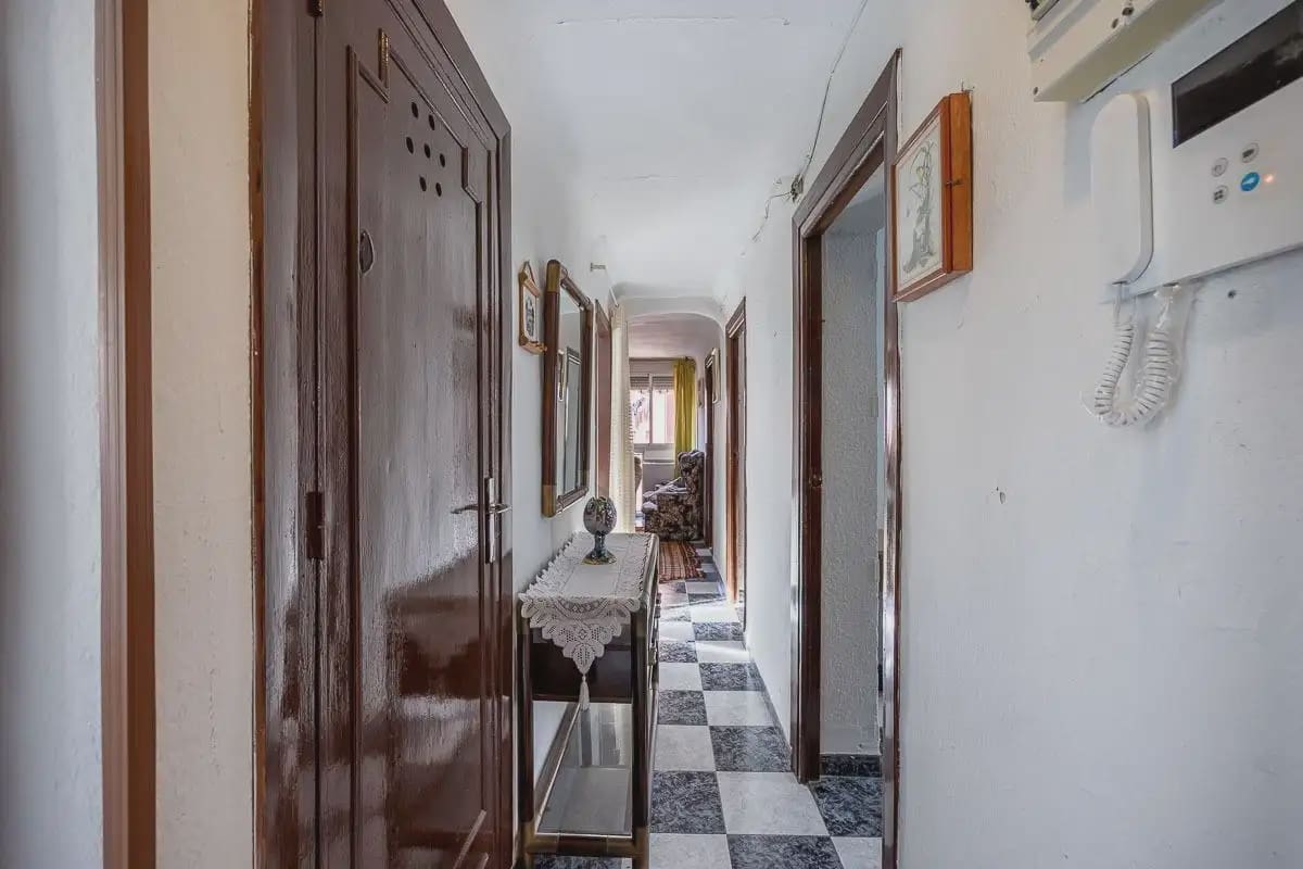 Lejlighed til salg i Granada by - € 150.000 (Ref: 9836880)