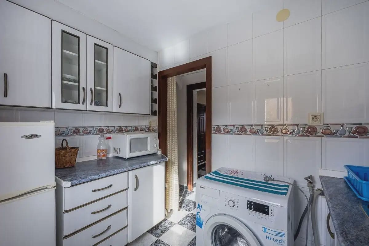 Lejlighed til salg i Granada by - € 150.000 (Ref: 9836880)