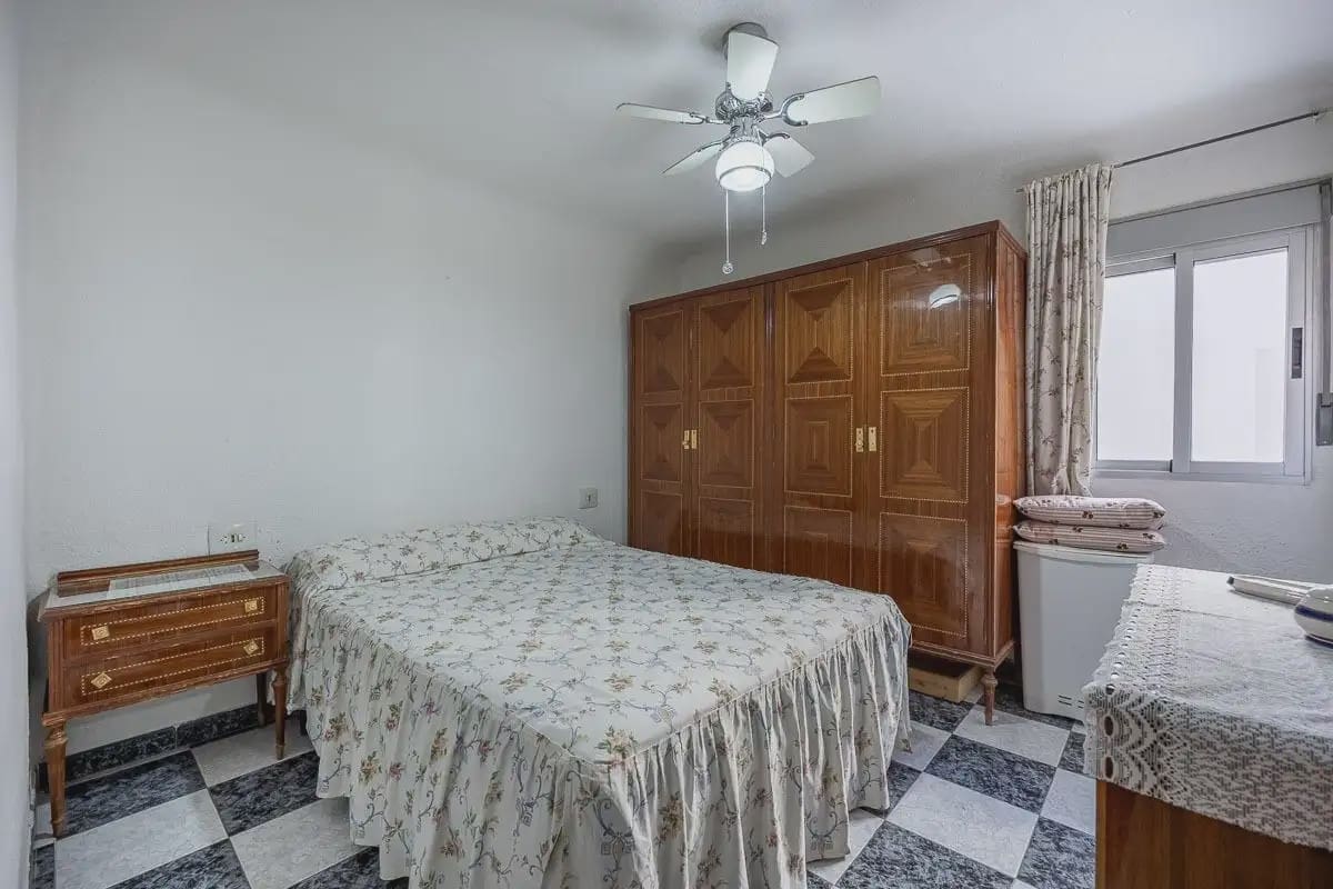 Lejlighed til salg i Granada by - € 150.000 (Ref: 9836880)