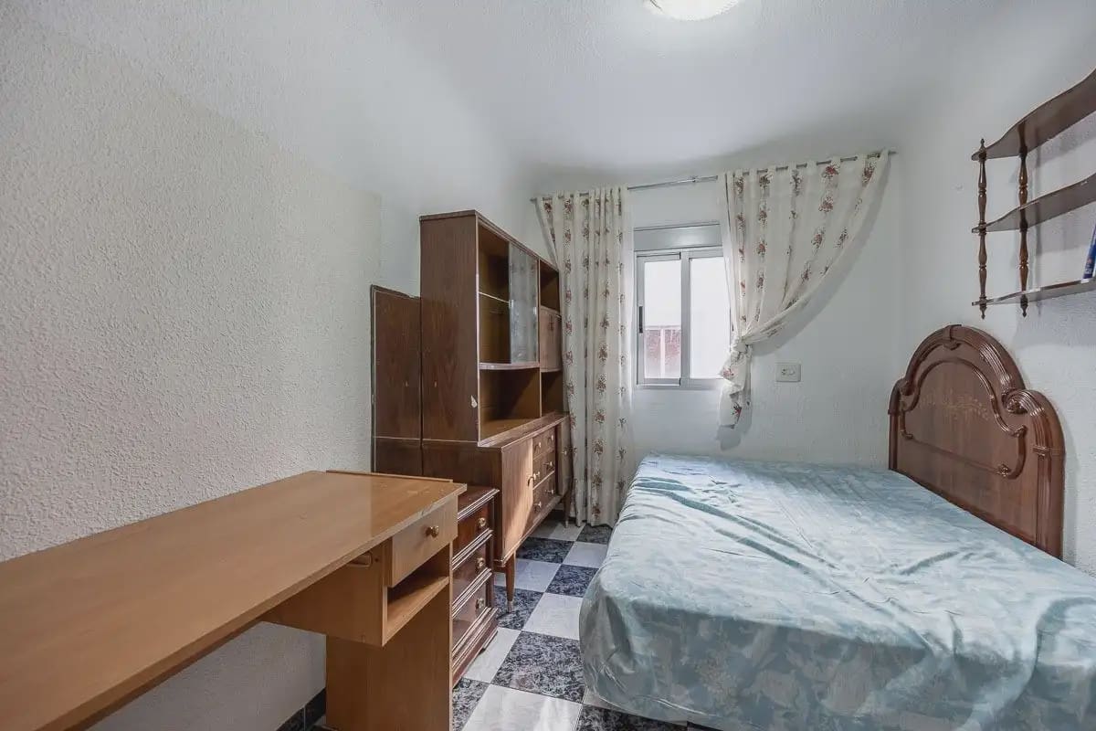 Lejlighed til salg i Granada by - € 150.000 (Ref: 9836880)