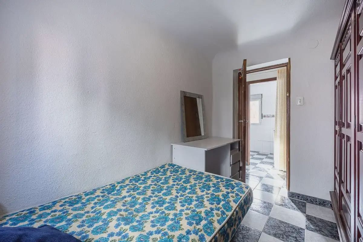 Lejlighed til salg i Granada by - € 150.000 (Ref: 9836880)