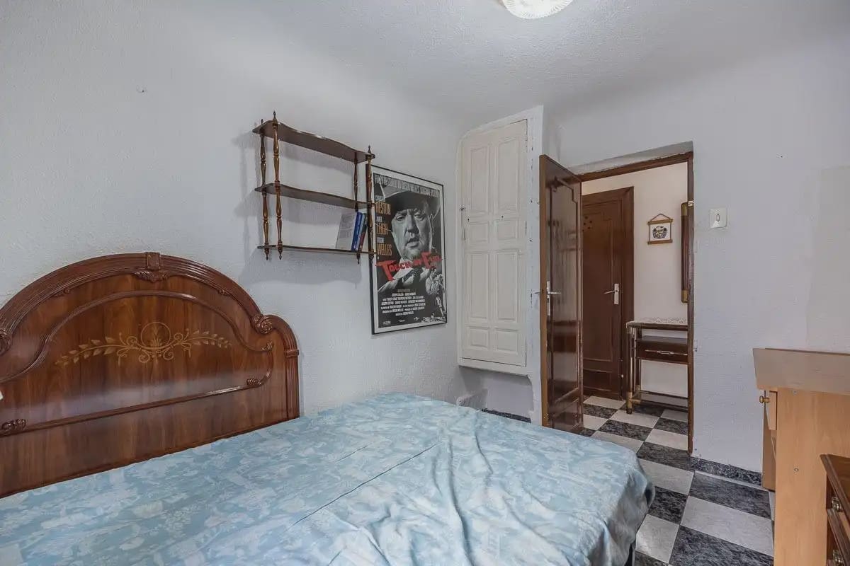 Lejlighed til salg i Granada by - € 150.000 (Ref: 9836880)