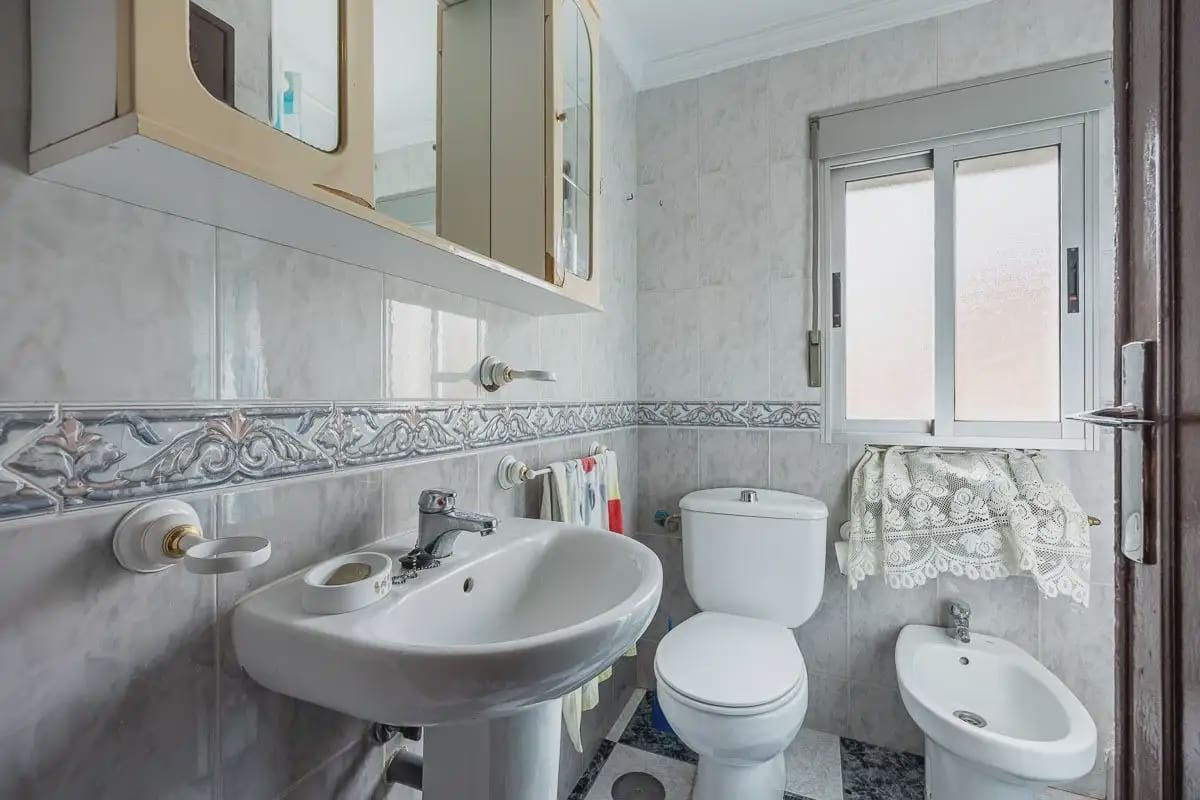 Lejlighed til salg i Granada by - € 150.000 (Ref: 9836880)
