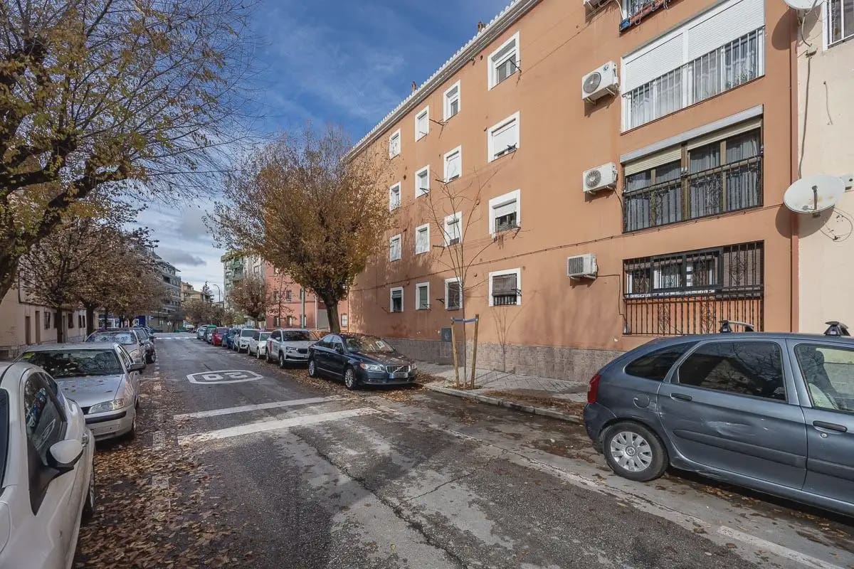 Lejlighed til salg i Granada by - € 150.000 (Ref: 9836880)