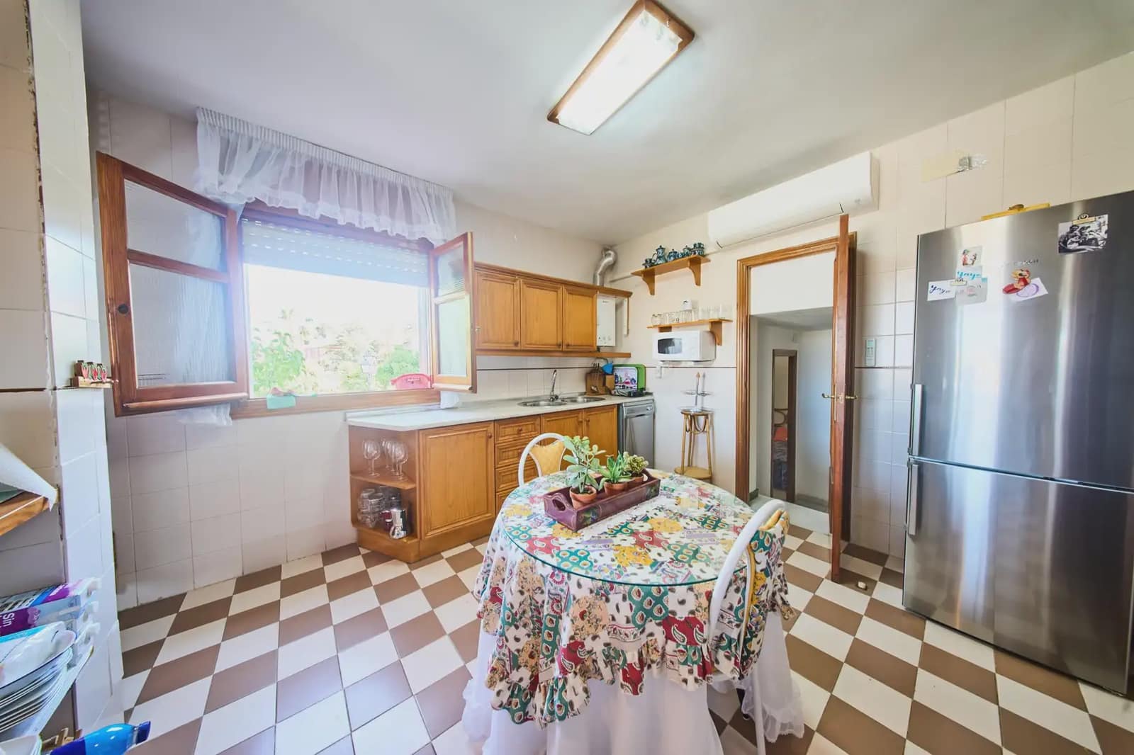 Villa for sale in Otura with pool - € 560,000 (Ref: 9836881)