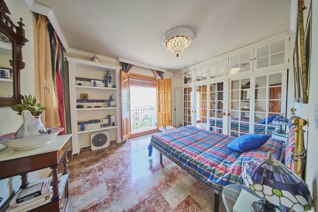 Villa/Maison à vendre à Otura avec piscine - 560 000 € (Ref: 9836881)