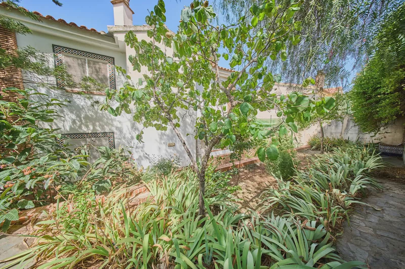 Villa for sale in Otura with pool - € 560,000 (Ref: 9836881)