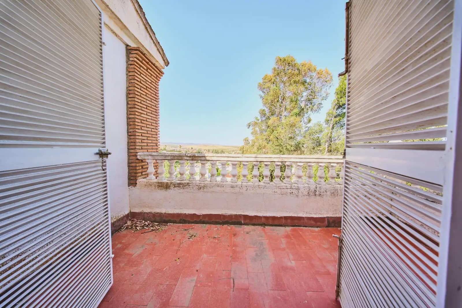 Villa for sale in Otura with pool - € 560,000 (Ref: 9836881)