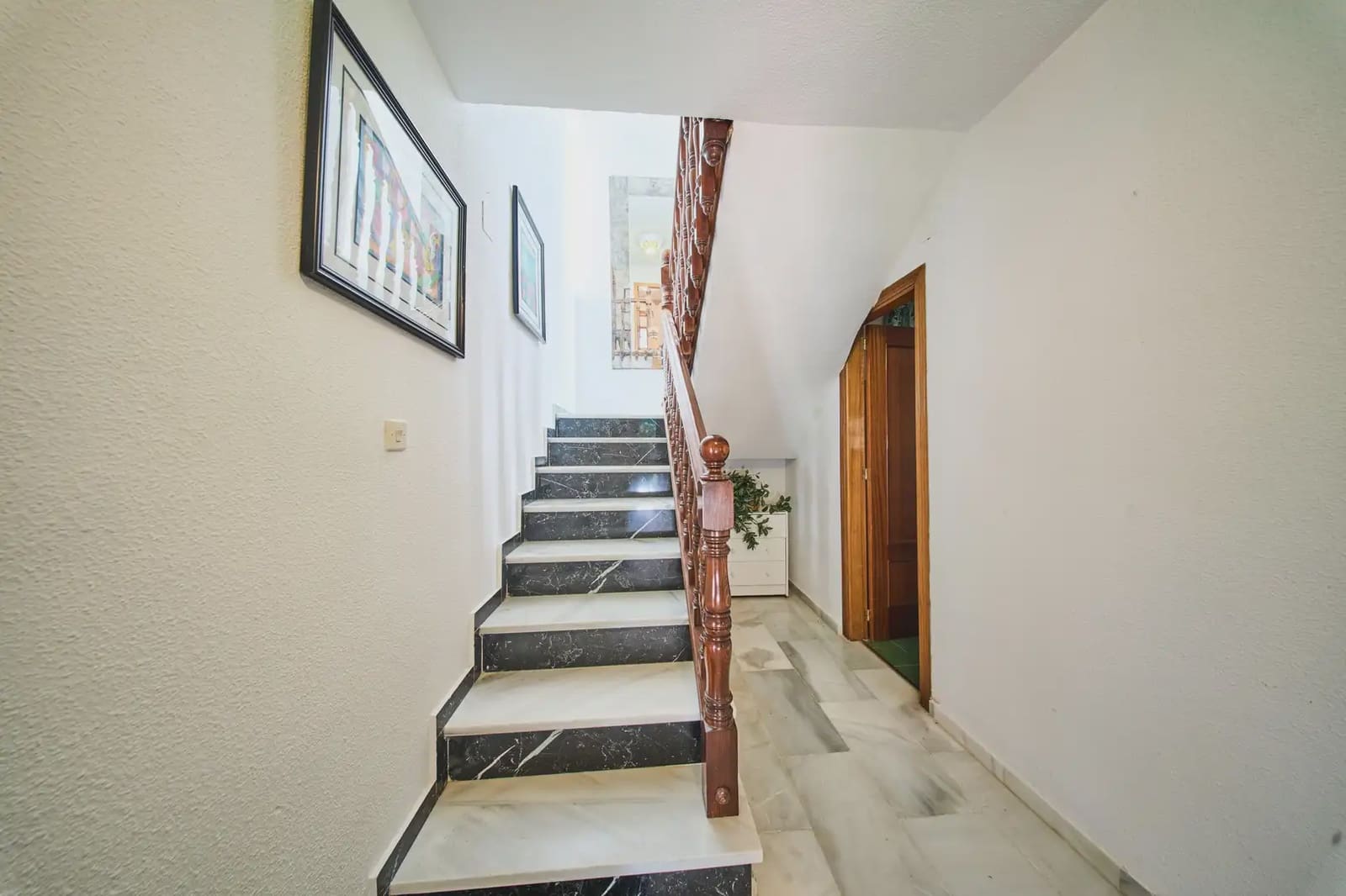 Villa for sale in Otura with pool - € 560,000 (Ref: 9836881)