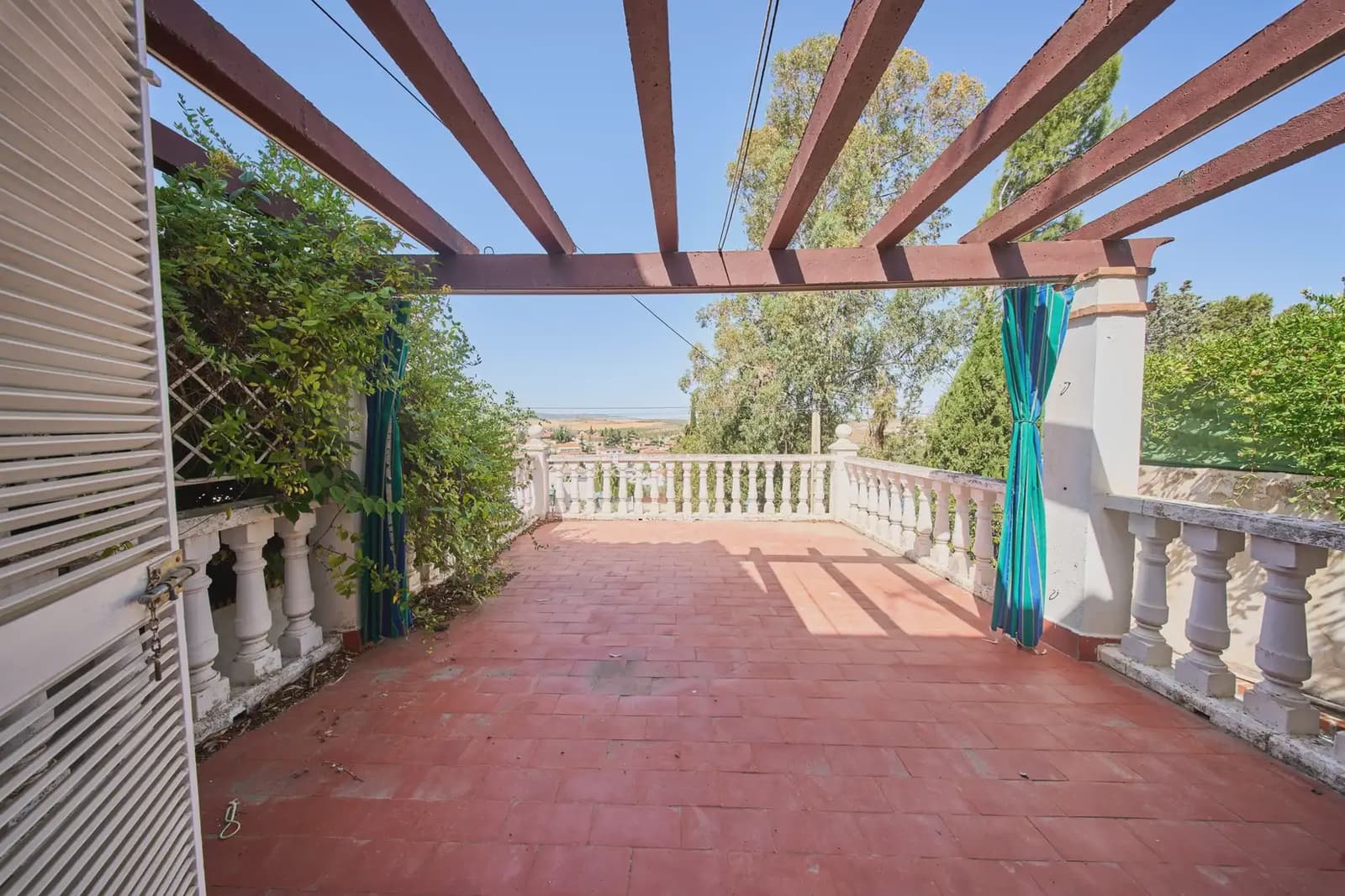 Villa for sale in Otura with pool - € 560,000 (Ref: 9836881)