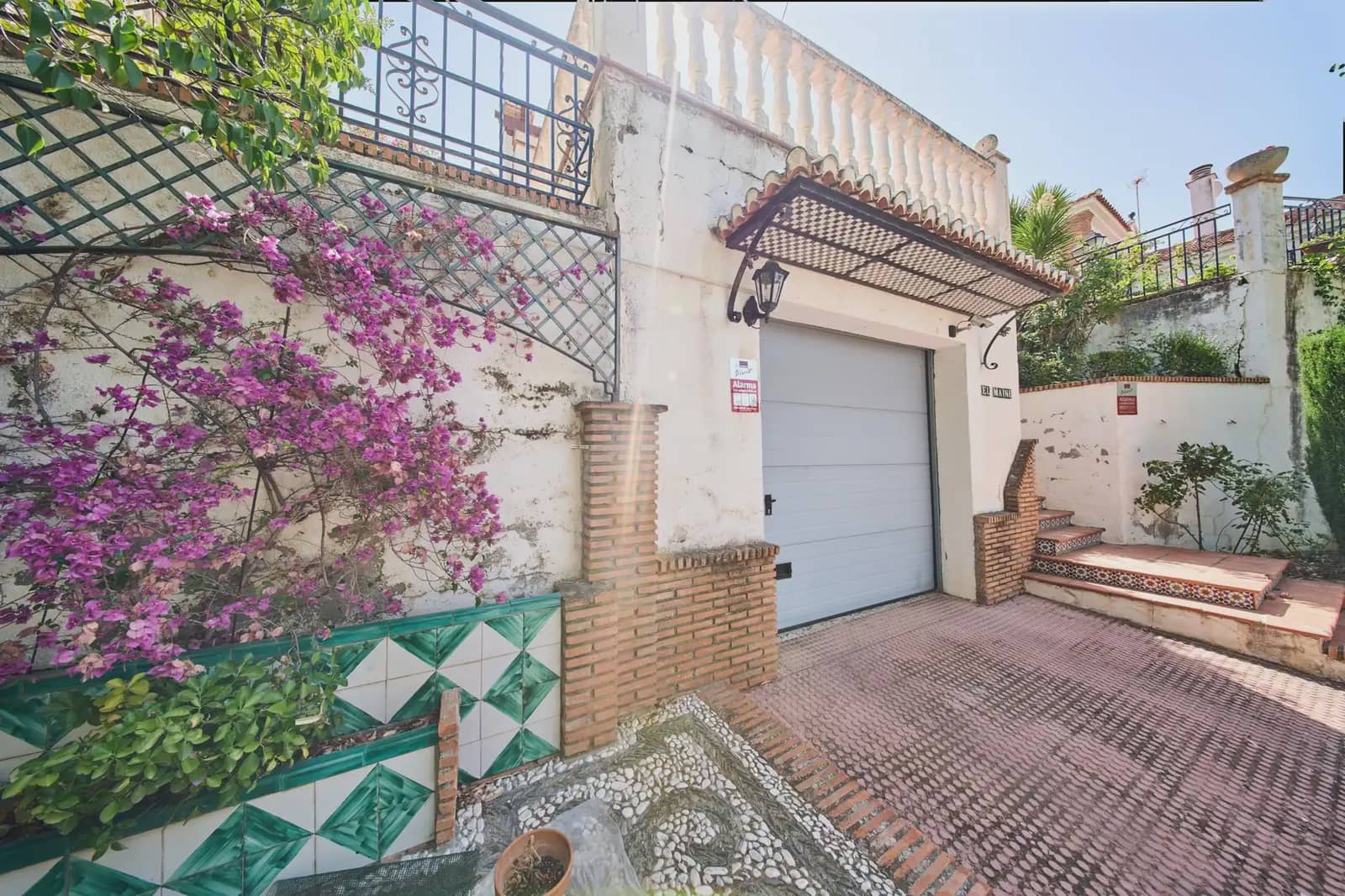 Villa for sale in Otura with pool - € 560,000 (Ref: 9836881)
