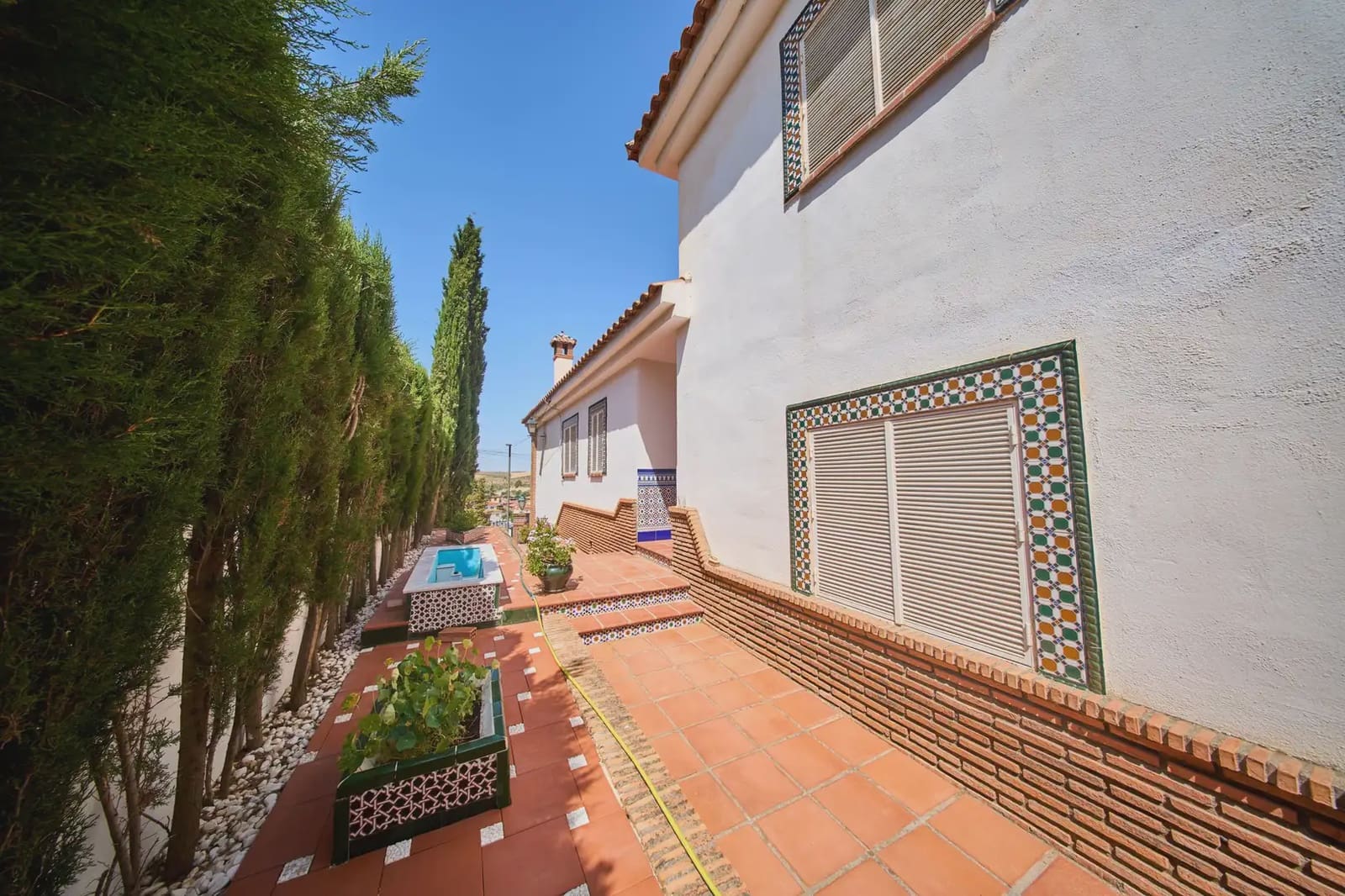 Villa for sale in Otura with pool - € 560,000 (Ref: 9836881)