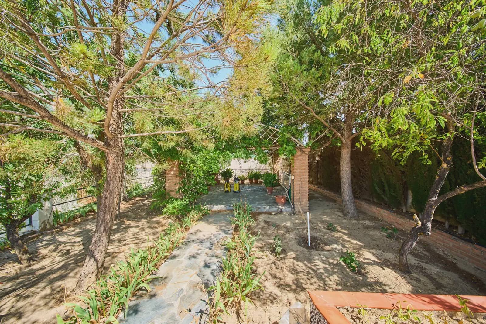 Villa for sale in Otura with pool - € 560,000 (Ref: 9836881)