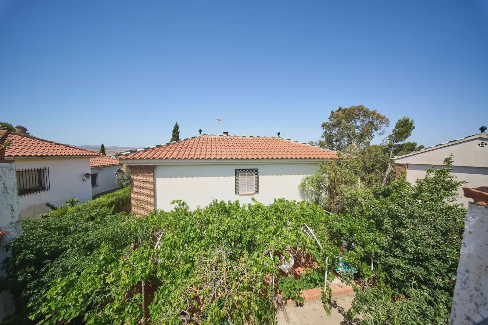Villa for sale in Otura with pool - € 560,000 (Ref: 9836881)