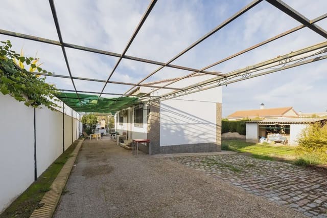 Finca/Herregård til salgs i Maracena med svømmebasseng - € 195 000 (Ref: 9836883)