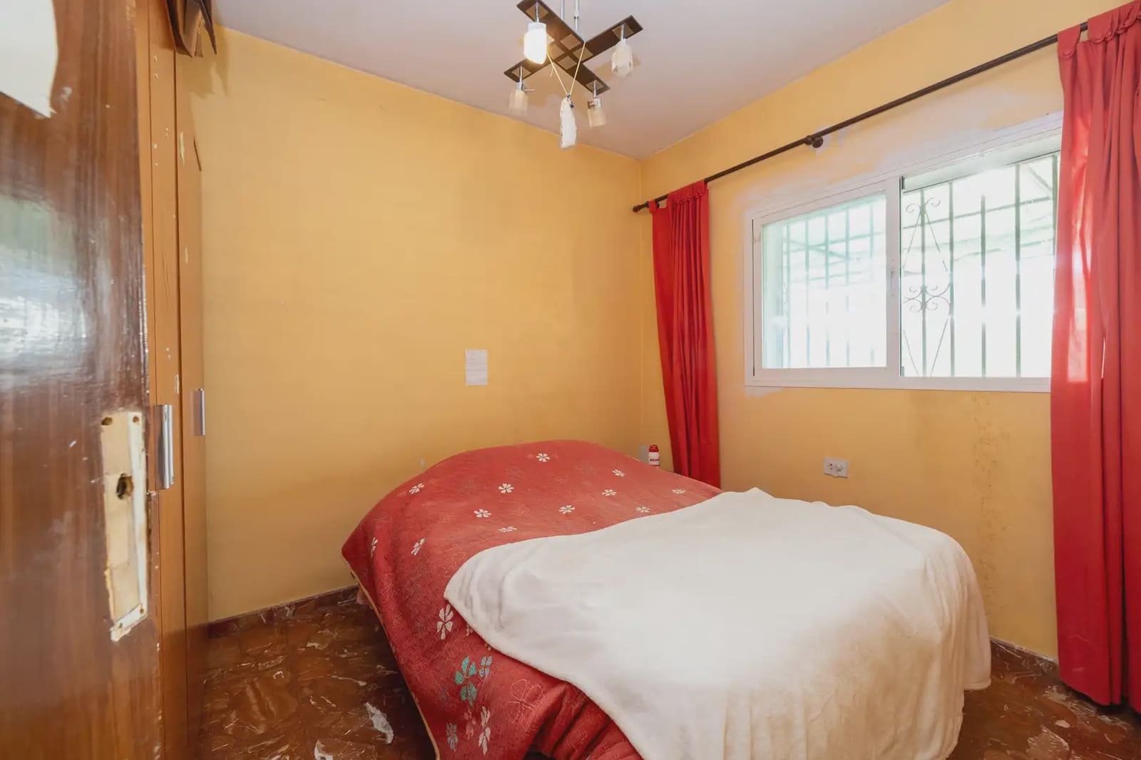 Finca/Casa Rural en Maracena en venta con piscina - 195.000 € (Ref: 9836883)