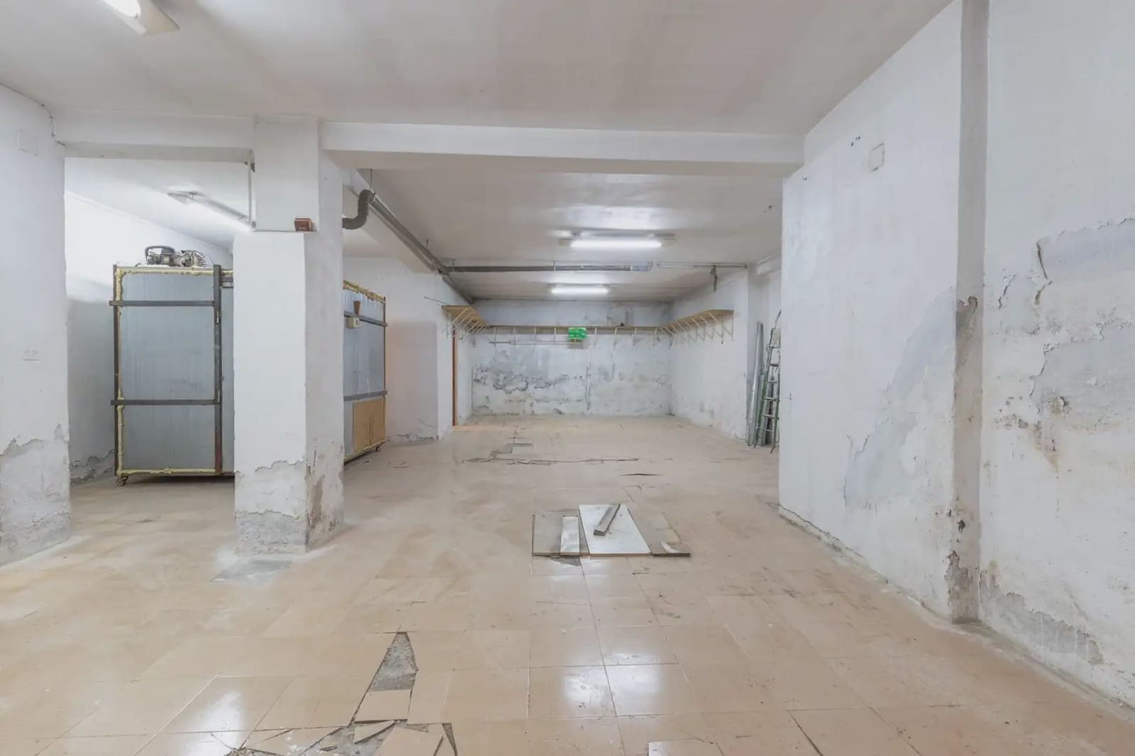 Local Comercial en Granada ciudad en venta - 126.000 € (Ref: 9836884)