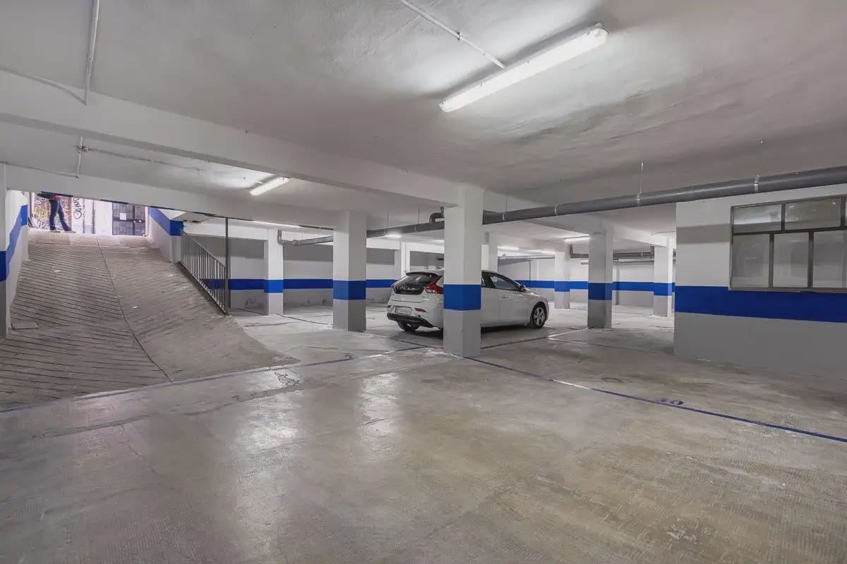 Garage for sale in Granada city - € 630,000 (Ref: 9836885)
