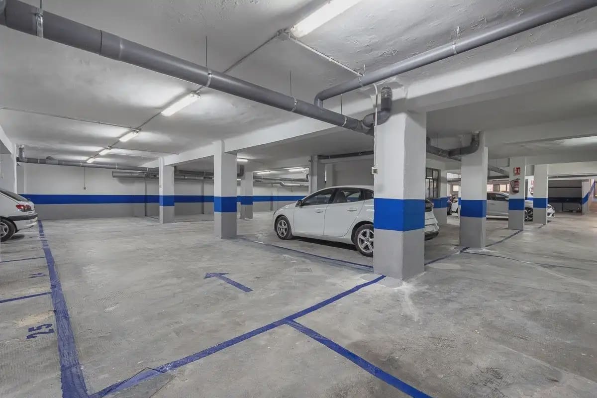 Garage for sale in Granada city - € 630,000 (Ref: 9836885)