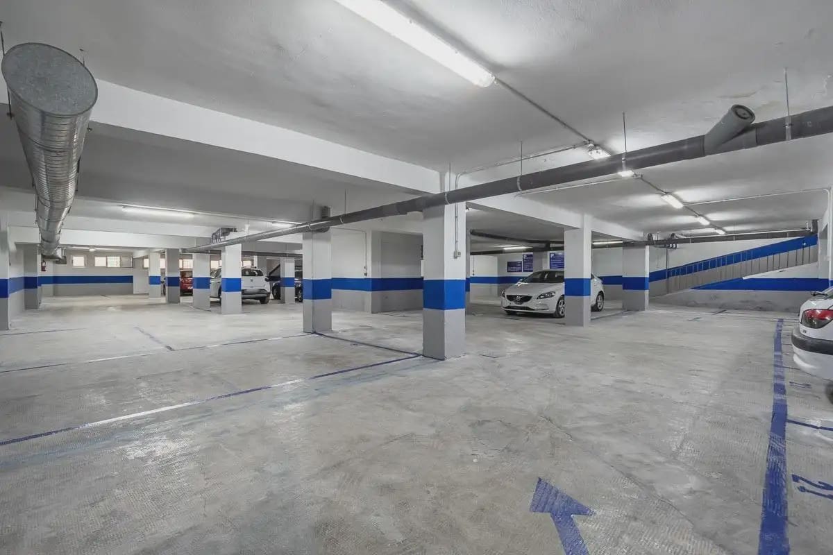 Garage for sale in Granada city - € 630,000 (Ref: 9836885)
