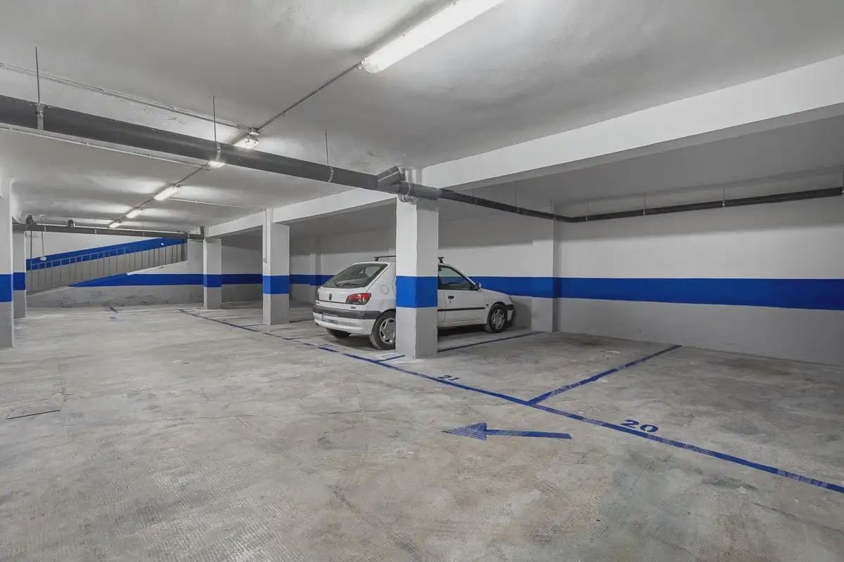 Garage for sale in Granada city - € 630,000 (Ref: 9836885)