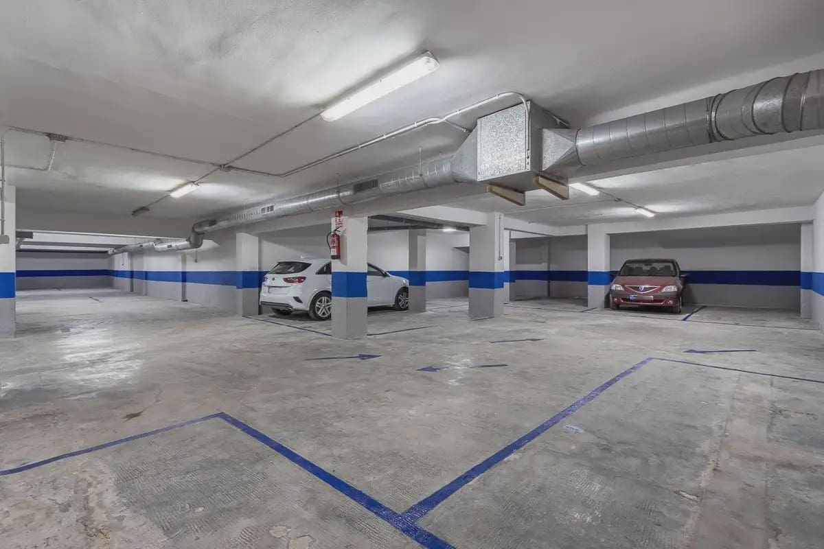 Garage for sale in Granada city - € 630,000 (Ref: 9836885)