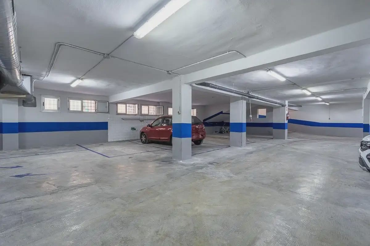 Garage for sale in Granada city - € 630,000 (Ref: 9836885)