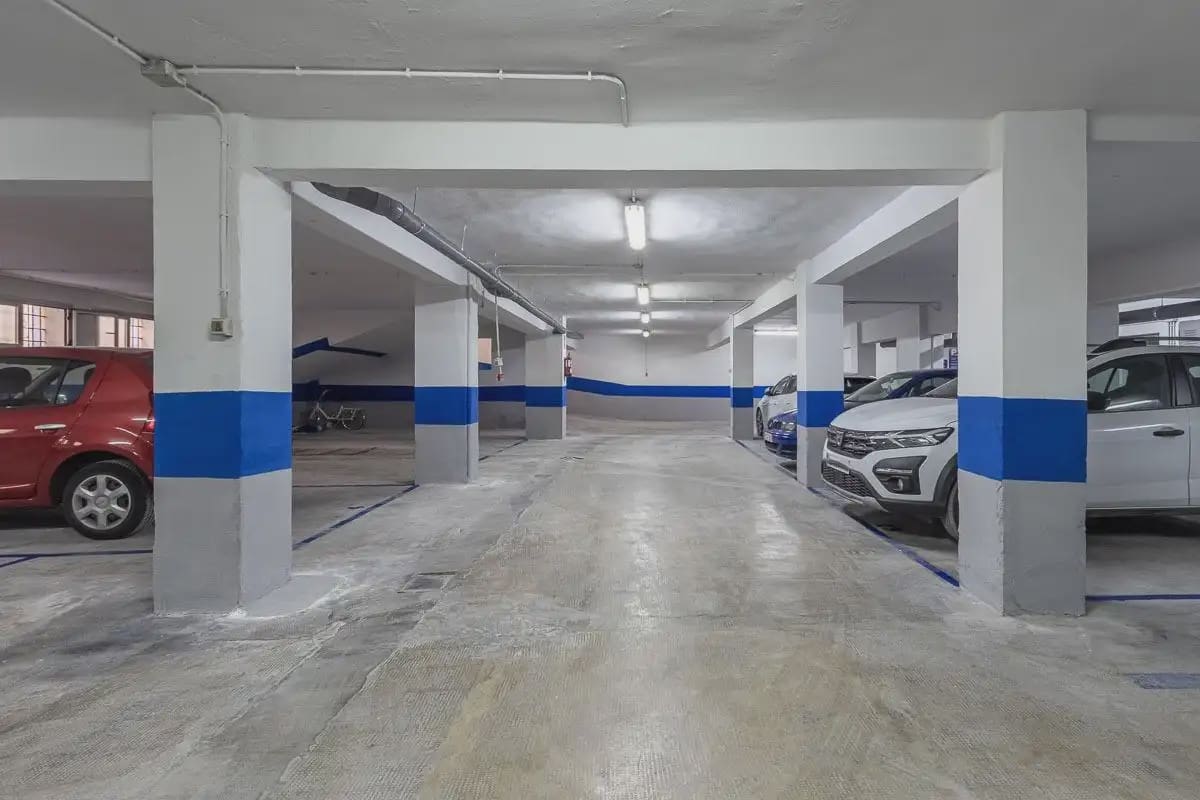 Garage for sale in Granada city - € 630,000 (Ref: 9836885)