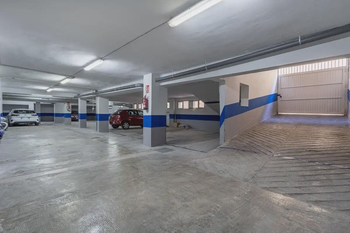 Garage for sale in Granada city - € 630,000 (Ref: 9836885)