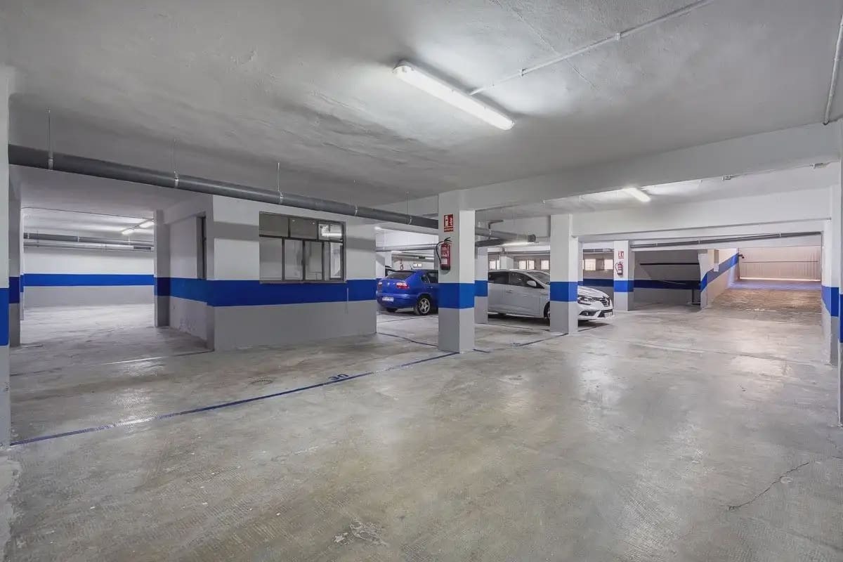 Garage for sale in Granada city - € 630,000 (Ref: 9836885)