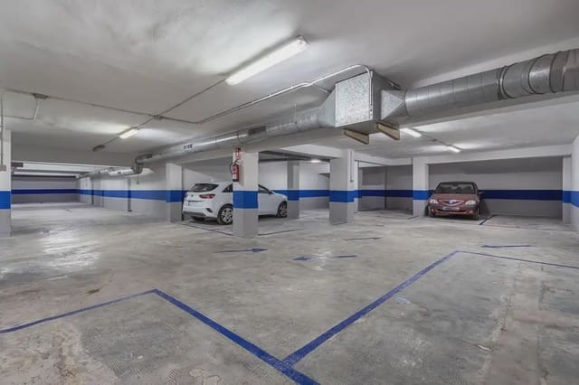 Garage for sale in Centro - Sagrario, Granada city - € 630,000 (Ref: 9836885)
