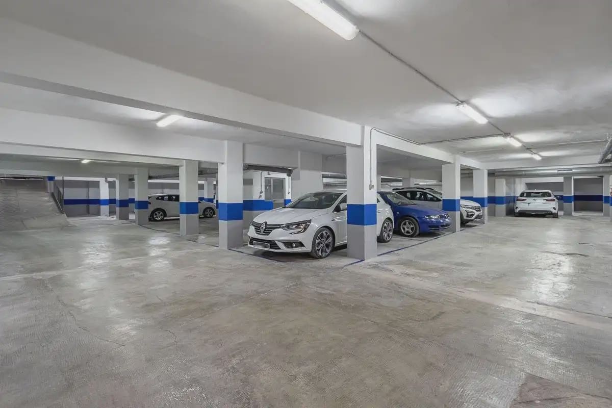Garage for sale in Granada city - € 630,000 (Ref: 9836885)