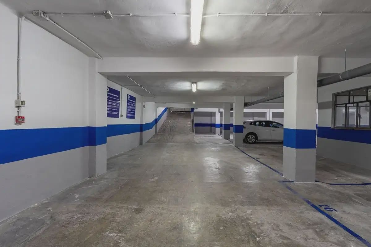 Garage for sale in Granada city - € 630,000 (Ref: 9836885)