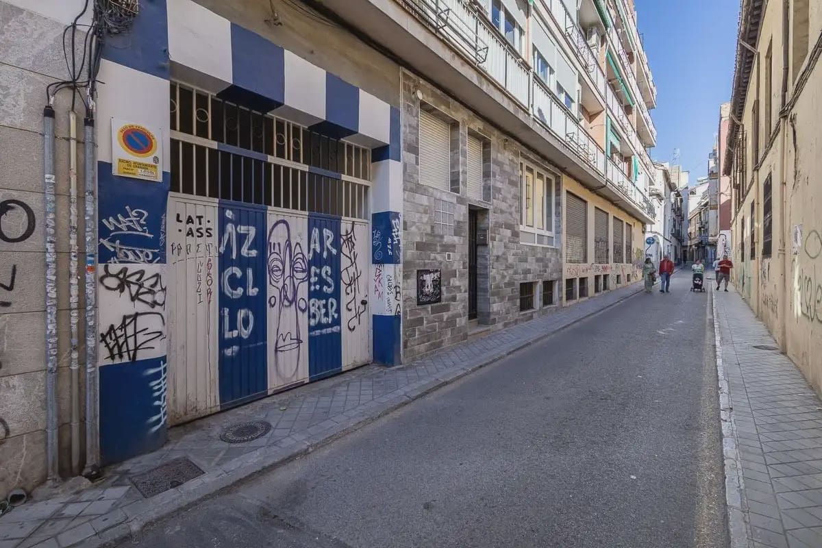 Garage for sale in Granada city - € 630,000 (Ref: 9836885)