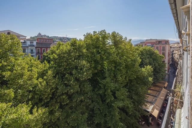 Hus til salgs i Centro - Sagrario, Granada by - € 1 050 000 (Ref: 9836890)