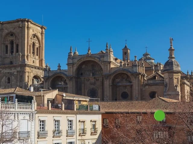 Hus til salgs i Centro - Sagrario, Granada by - € 1 050 000 (Ref: 9836890)