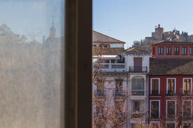 Hus til salgs i Centro - Sagrario, Granada by - € 1 050 000 (Ref: 9836890)