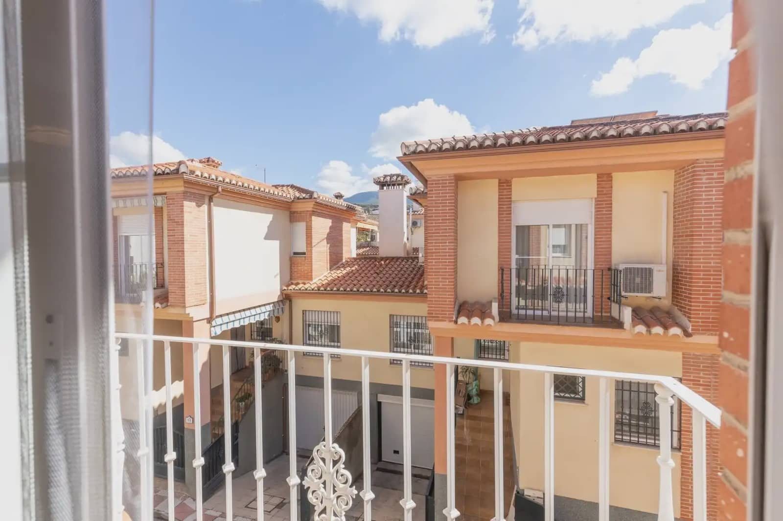 Terraced Villa for sale in Cajar with garage - € 329,000 (Ref: 9836892)