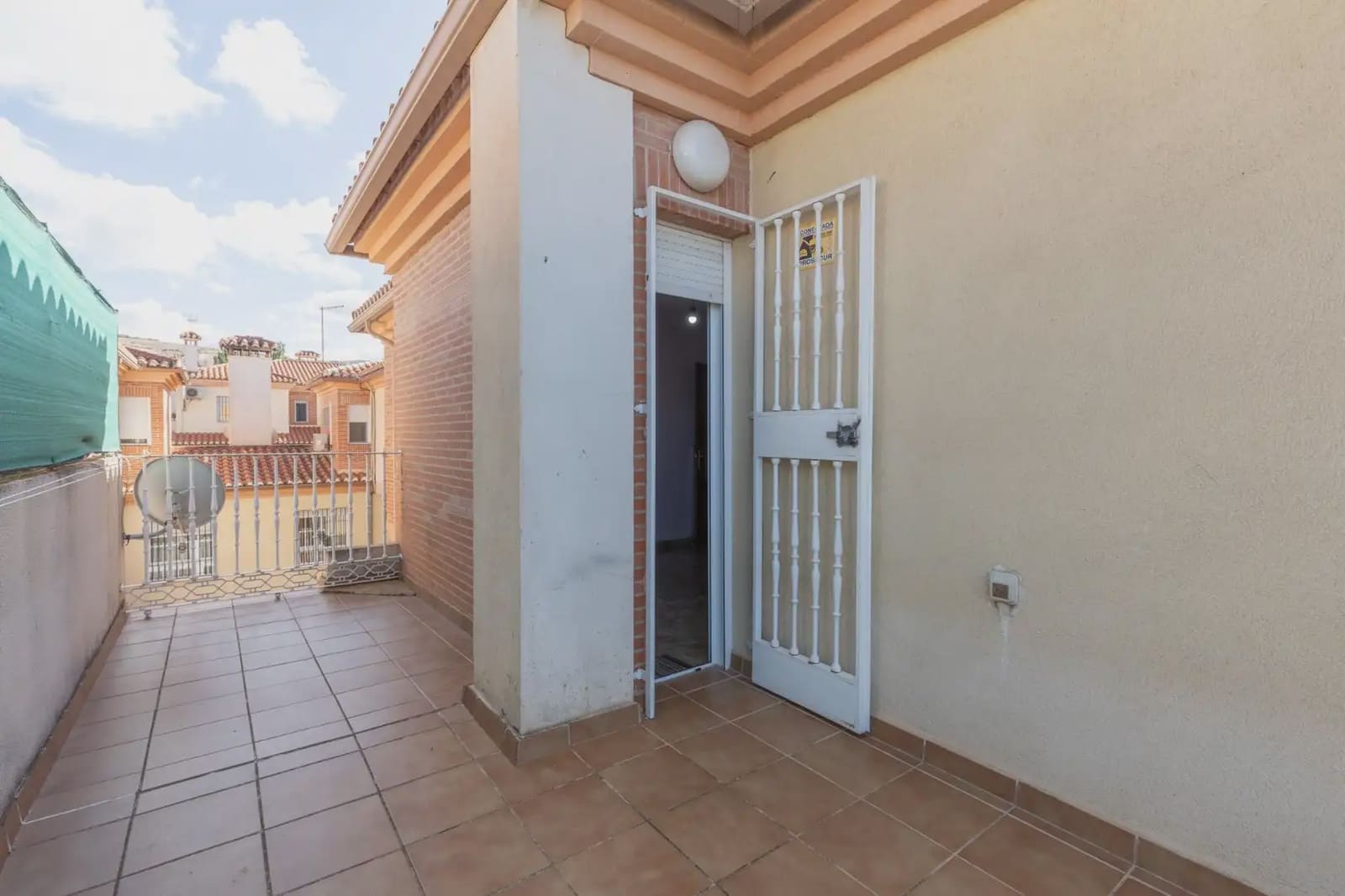 Terraced Villa for sale in Cajar with garage - € 329,000 (Ref: 9836892)