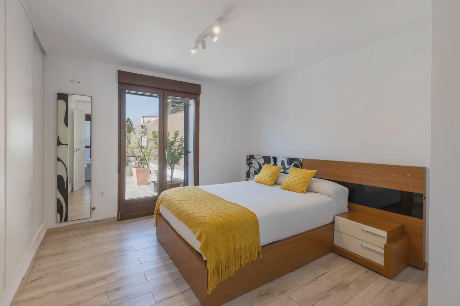 Kjedet enebolig til salgs i La Zubia med garasje - € 420 000 (Ref: 9836893)