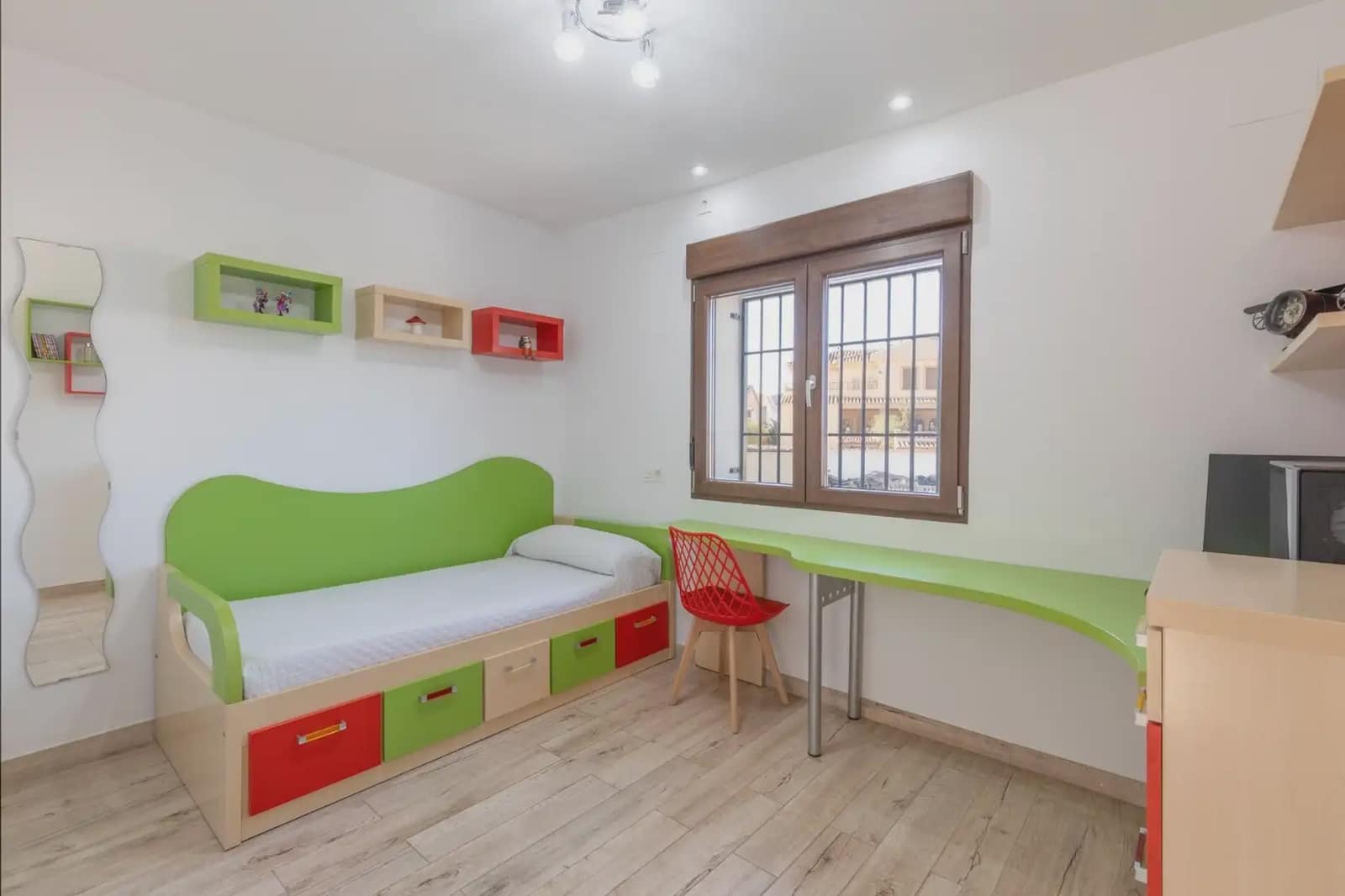 Kjedet enebolig til salgs i La Zubia med garasje - € 420 000 (Ref: 9836893)