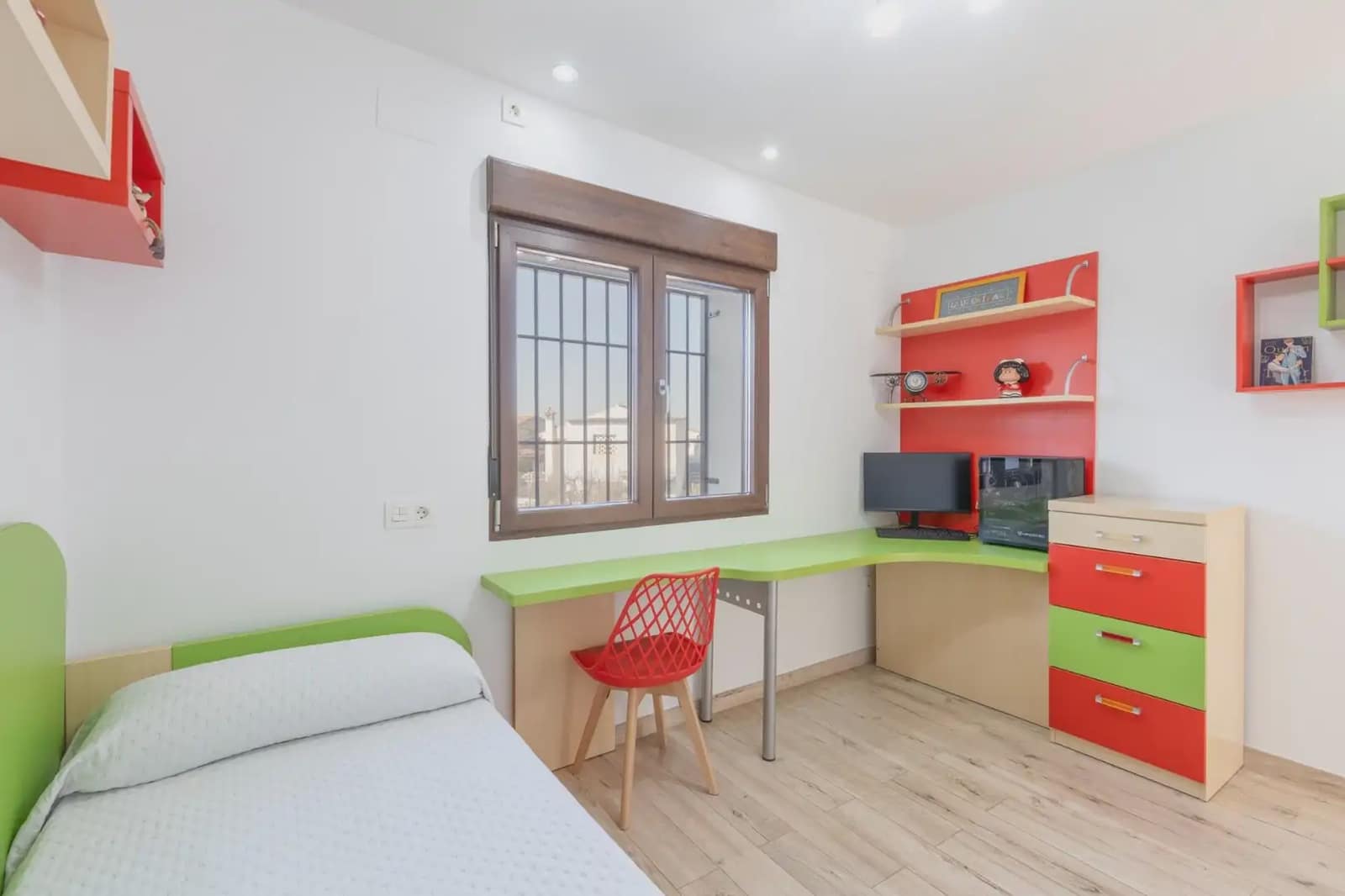 Kjedet enebolig til salgs i La Zubia med garasje - € 420 000 (Ref: 9836893)