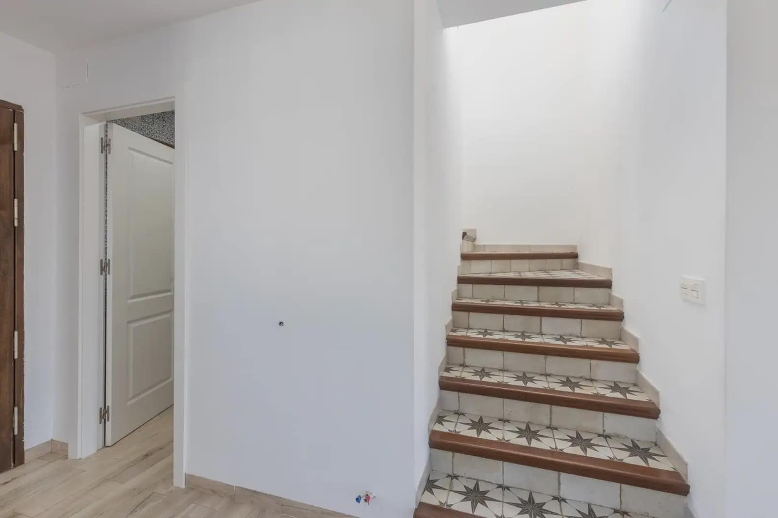 Kjedet enebolig til salgs i La Zubia med garasje - € 420 000 (Ref: 9836893)