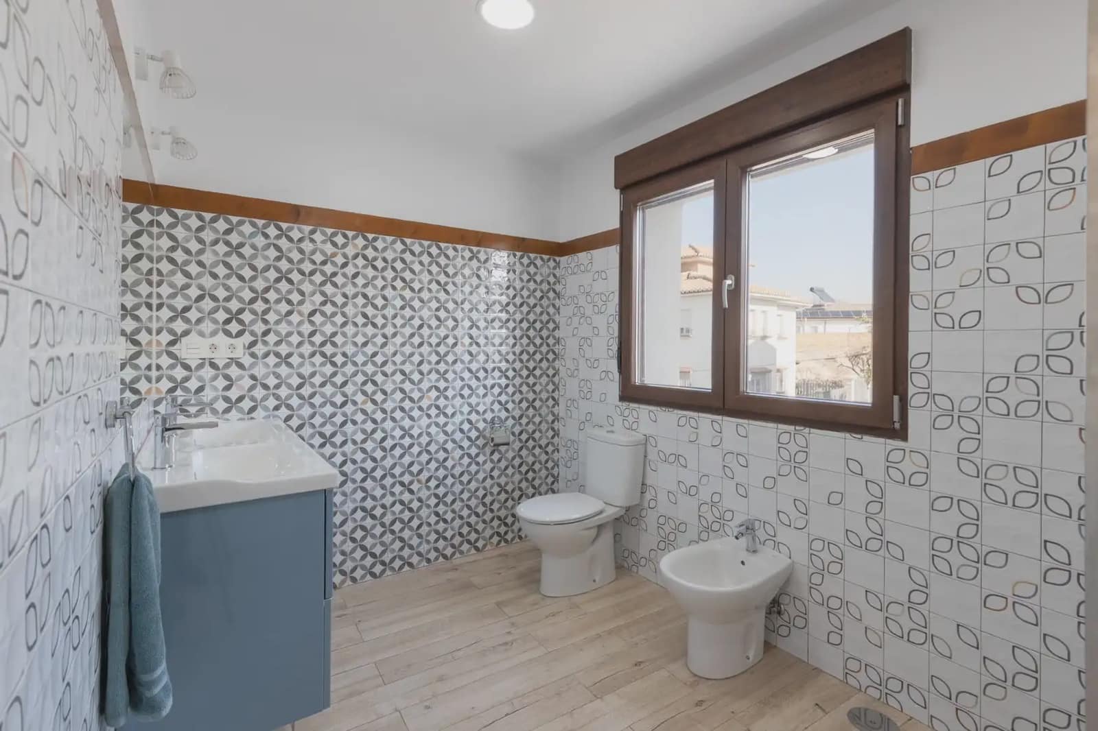 Kjedet enebolig til salgs i La Zubia med garasje - € 420 000 (Ref: 9836893)