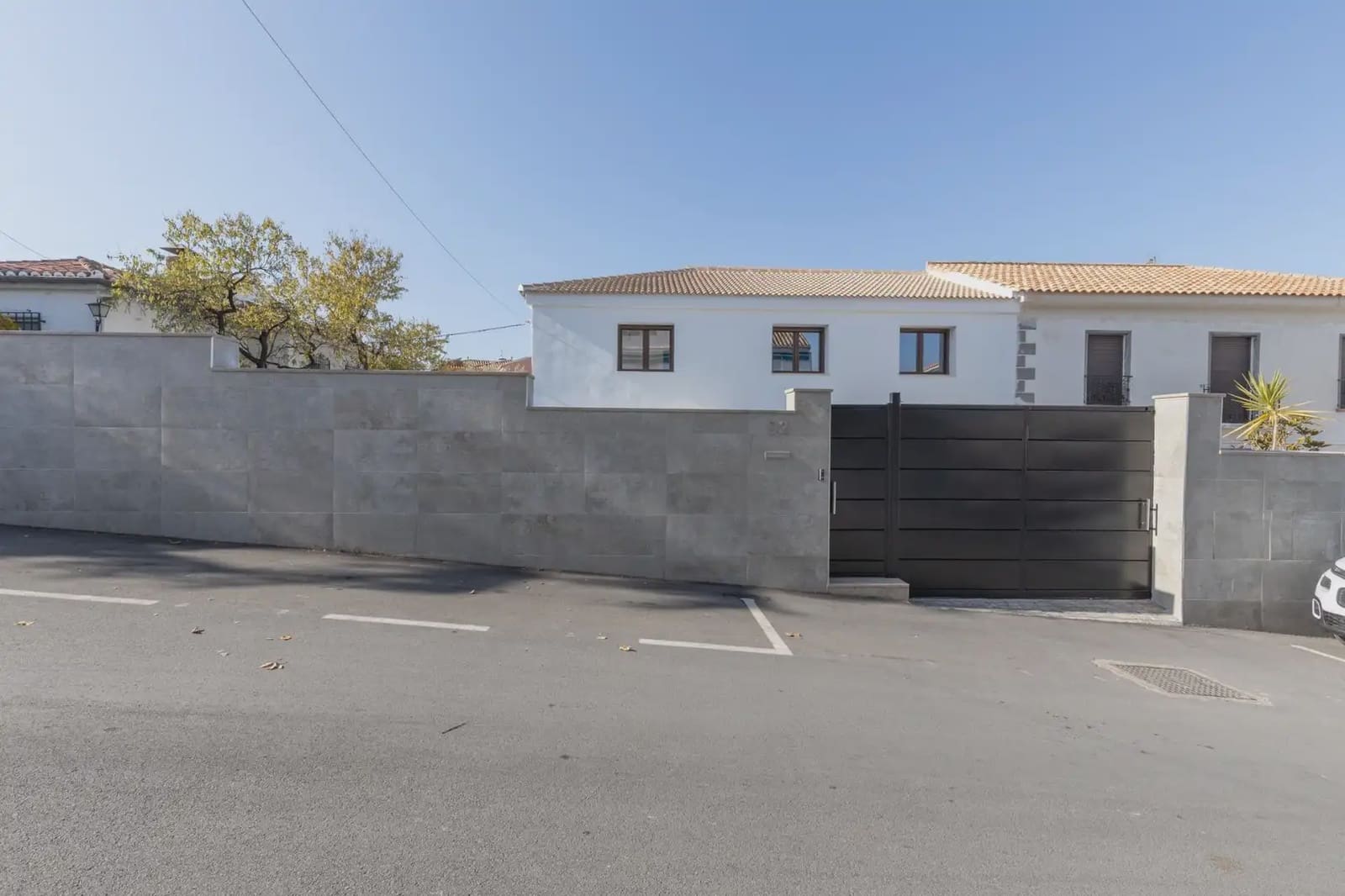 Kjedet enebolig til salgs i La Zubia med garasje - € 420 000 (Ref: 9836893)