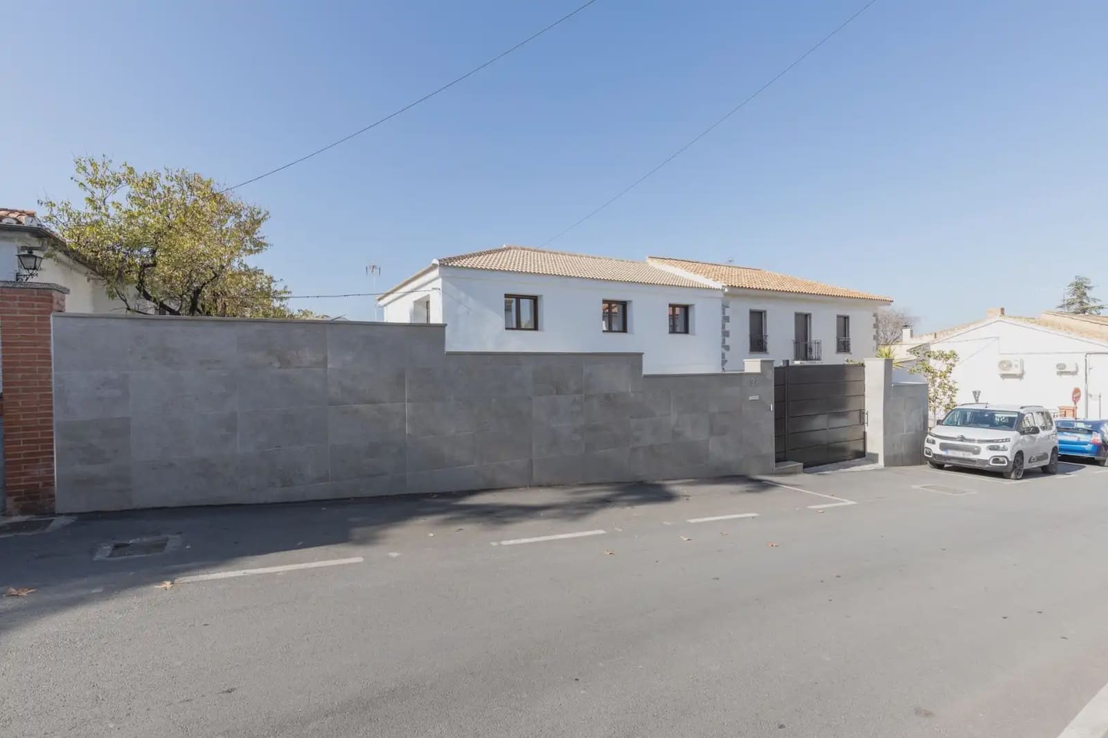 Kjedet enebolig til salgs i La Zubia med garasje - € 420 000 (Ref: 9836893)