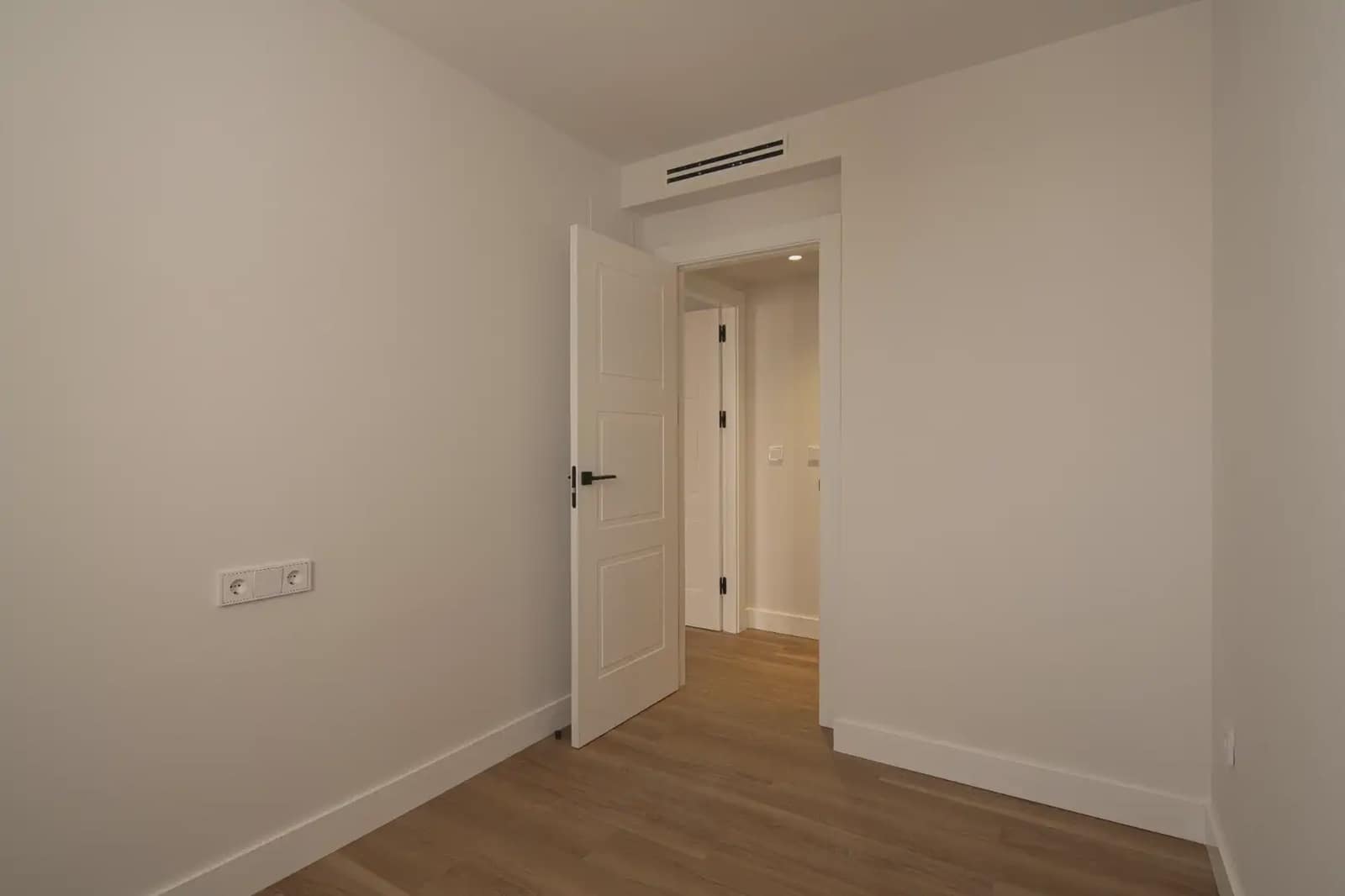 Flat te koop in Granada stad - € 397.000 (Ref: 9836896)